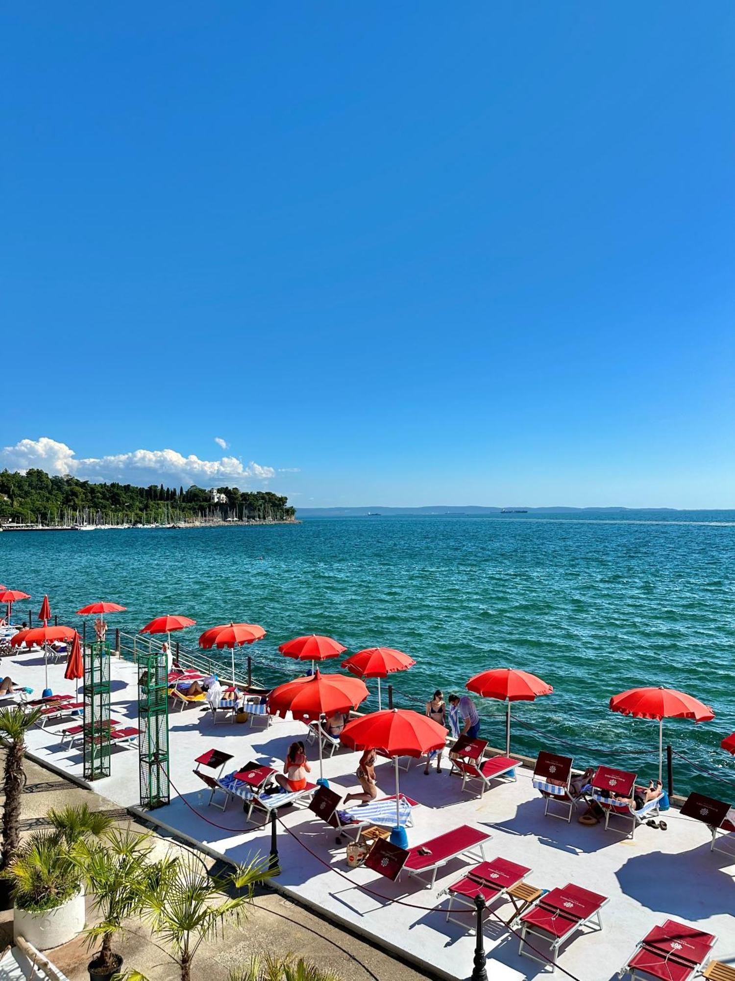 Hotel Riviera & Maximilian'S Trieste Exterior photo