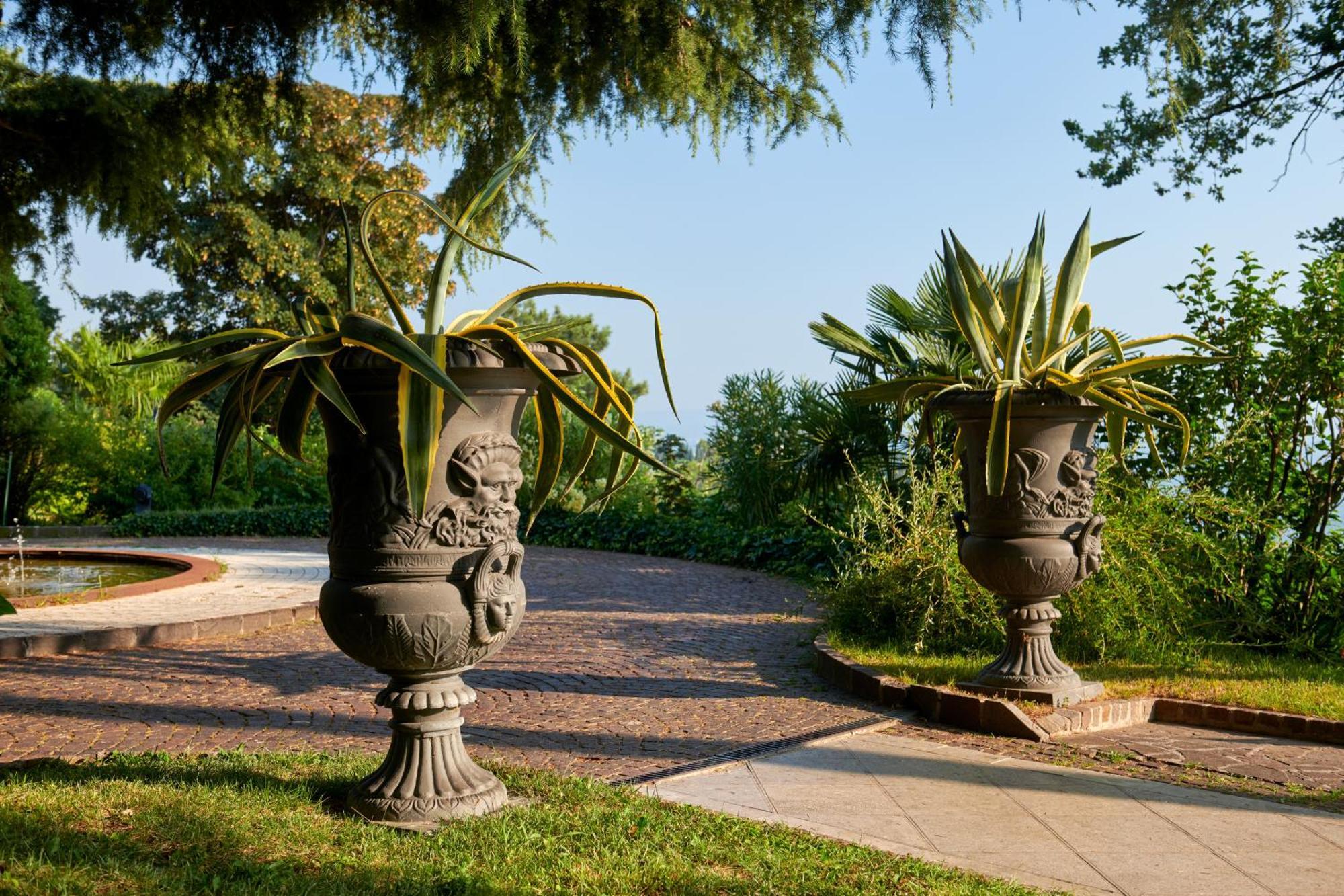 Hotel Riviera & Maximilian'S Trieste Exterior photo